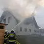 Freitagmorgen geriet der Dachstuhl eines Wohnhauses in Dörfl bei Mitterdorf an der Raab in Vollbrand