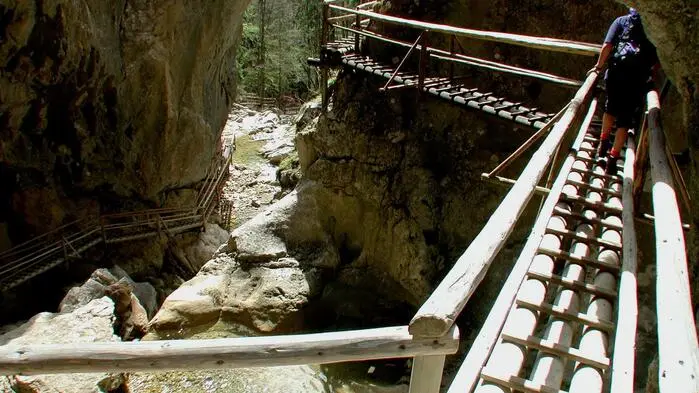 Nur sehr wenig Wasser in der Bärenschützklamm, die Fische sind praktisch alle verendet 
