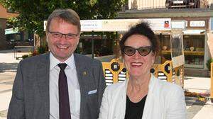 Die künstlerische Leiterin Elisabeth Schweeger mit Hannes Heide, Aufsichtsratsvorsitzender der Kulturhauptstadt und Mitglied des Europäischen Parlaments