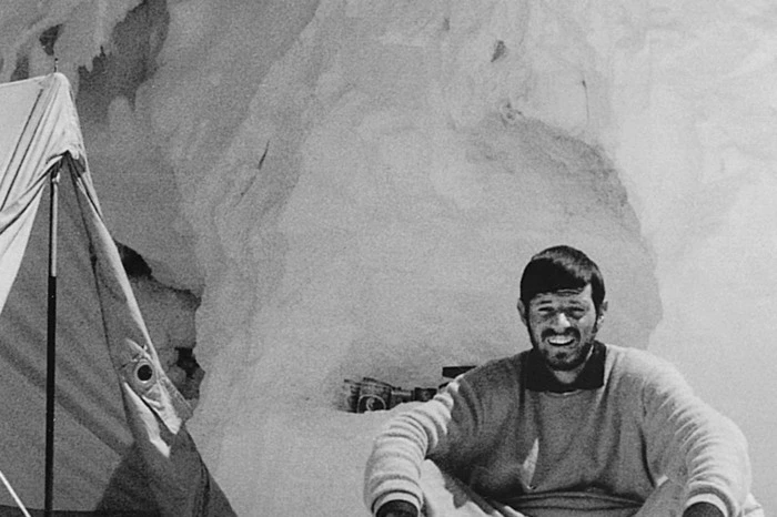 Günther Messner kam 1970 zum ersten Mal in den Himalaya und bezahlte die Expedition mit seinem Leben. Er wird beim Abstieg des Nanga Parbat von einer Lawine erfasst und unter ihr begraben.