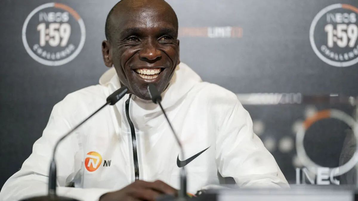 Eliud Kipchoge feiert seinen Rekord