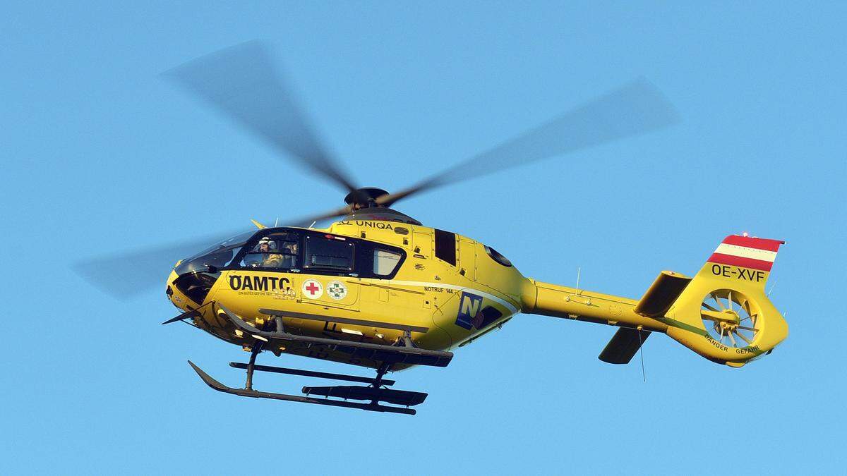 Per Rettungshubschrauber wurde die Verletzte ins Spital gebracht