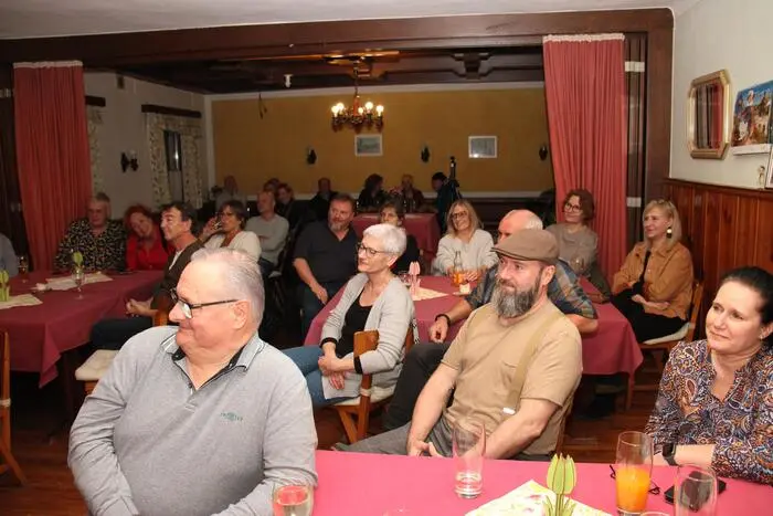 Das Publikum zeigte sich begeistert und dankte mit tosendem Applaus für einen gelungenen und kurzweiligen Abend. 