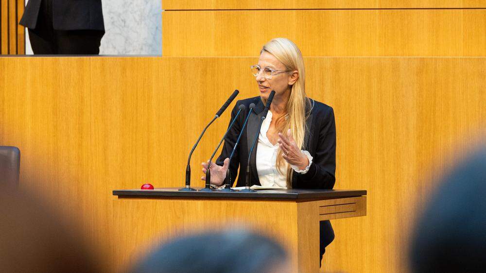 Nationalratsabgeordnete Juliane Bogner-Strauß (ÖVP) am Rednerpult