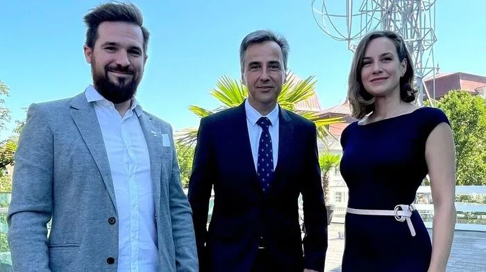 Stücklschweiger, Nagl und Ibrakovic bei der Pressekonferenz auf der Terrasse des Fitnessstudios