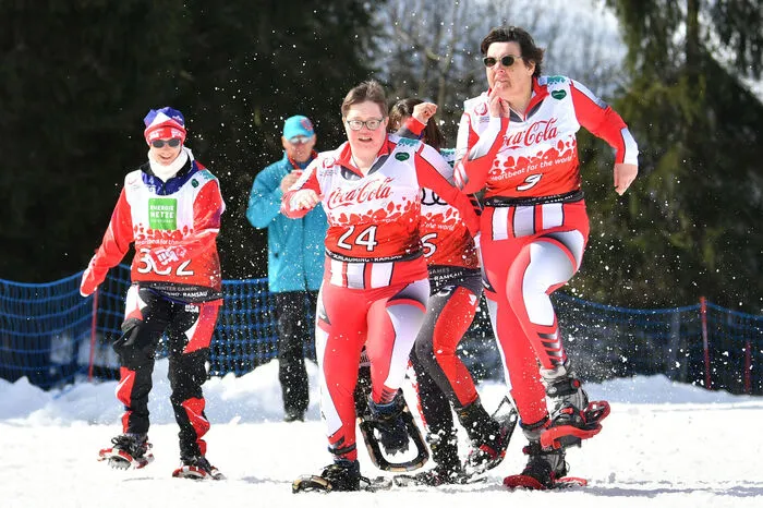Doris Sinick und Andrea Edegger aus Österreich beim Schneeschulauf über 200 Meter