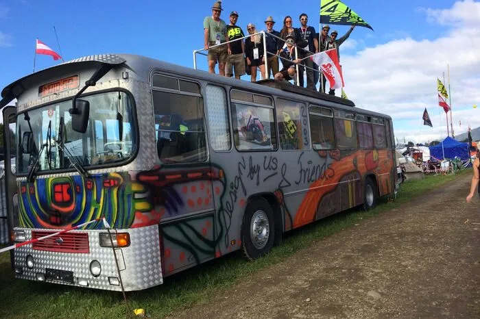 Diese Fans reisten mit einem eigenen MotoGP-Bus an.