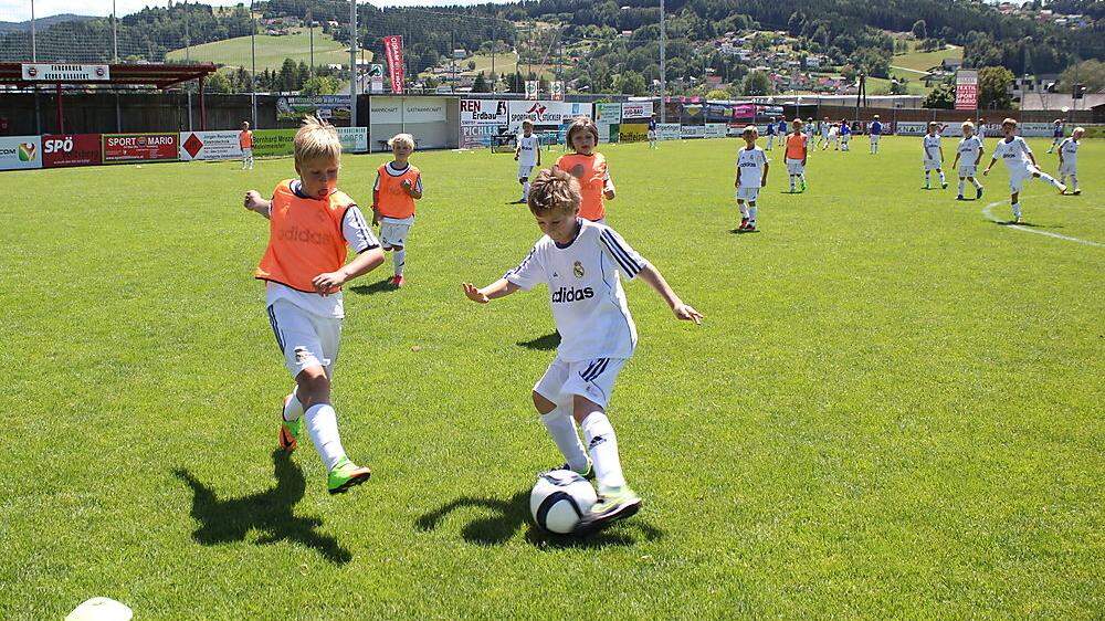 Im Juli können Nachwuchsfußballer von 9 bis 15 Jahren am Real Madrid-Camp teilnehmen