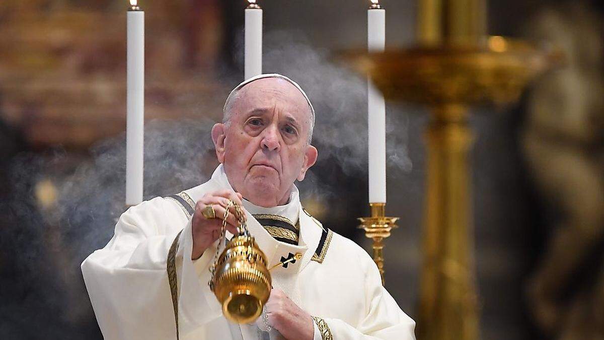 Der Papst hatte auch die anderen Zeremonien dieser Feiertage im kleinen Kreis ohne Pilger begangen