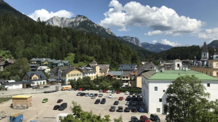60 Mitglieder des Steirischen Blasmusikverbandes wurden in Aussee auf vermeintlich öffentlichen Parkplatz eingewiesen. Nun sollen sie ordentlich blechen.