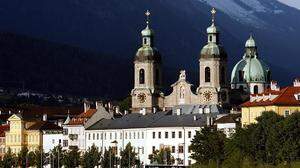 Gastgeber Bischof Hermann Glettler bezeichnete den Jedermann im Innsbrucker Dom als &quot;intensive, faszinierende Predigt&quot;