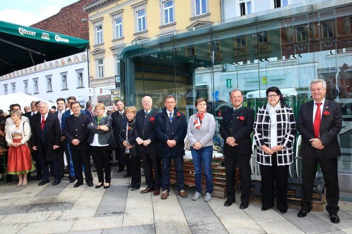 Viele SPÖ-Funktionäre im Bezirk waren nach Leben gekommen.