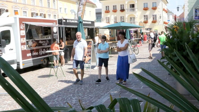 Am Freitag um die Mittagszeit öffnete der „Streetfood Market“ in der Bezirkshauptstadt seine Tore. 