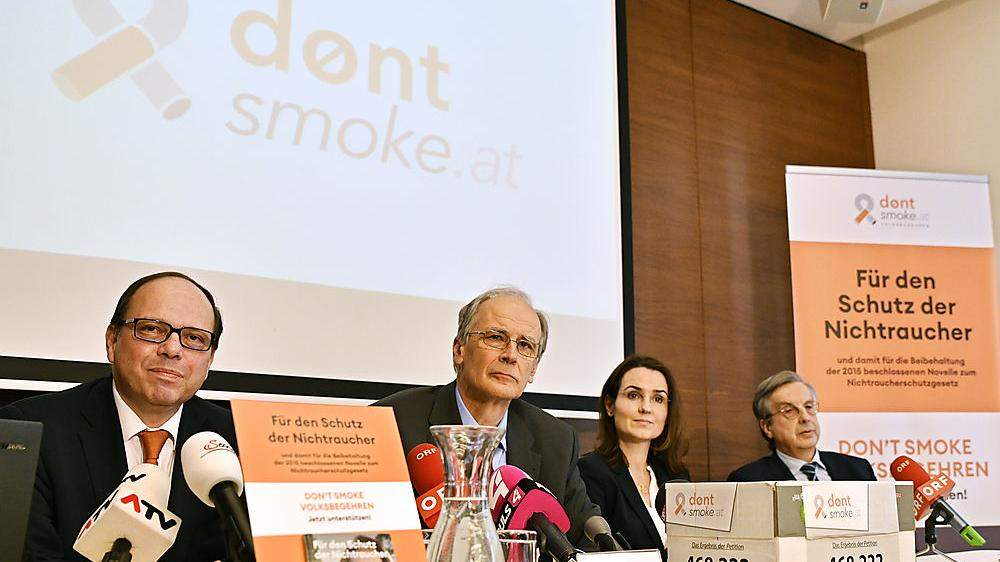Thomas Szekeres (Ärztekammer Wien), Paul Sevelda (Krebshilfe), Daniela Jahn-Kuch, Hellmut Samonigg (Initiative 'Don't smoke') bei der PK in Wien