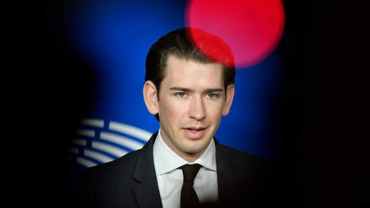 Kurz unter Beschuss