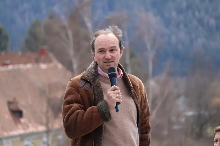 Georg Parsché sieht das Wohl der Patientinnen und Patienten durch eine Verlegung des Reha-Zentrums gefährdet