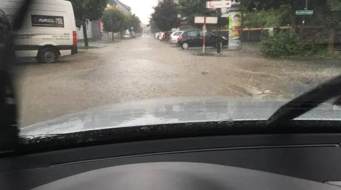 In Köflach stand die Judenburgerstraße kurzzeitig unter Wasser.