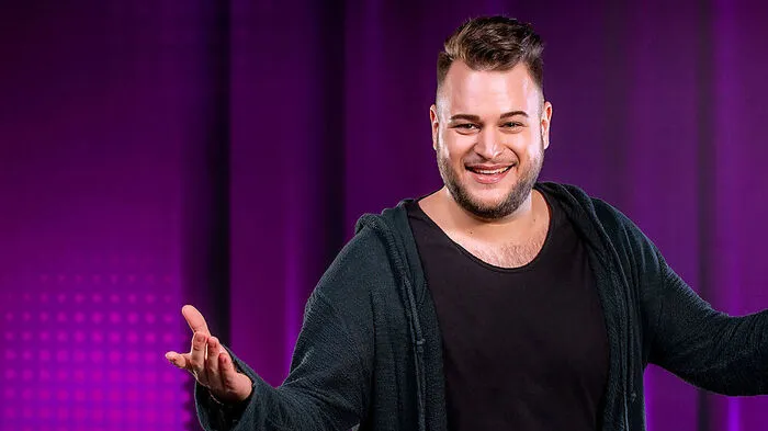 In der Qualifikationsrunde am 5. März aufgestiegen: Steirer Thomas Glantschnig. Der 30-Jährige aus Köflach ist Friseurmeister und Besitzer eines eigenen Salons.