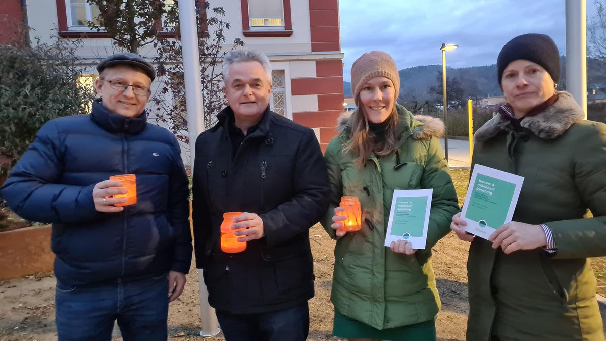 Christian Neuhold von der Männerberatung, Ingo Reisinger, Bürgermeister Weiz, Ilona Pertl und Nadja Holzmüller von Innova Frauen und Mädchenberatung 