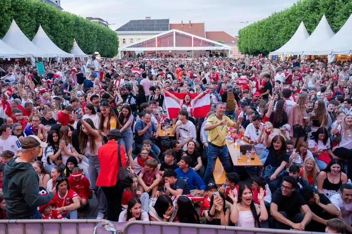 Am Ende verlor Österreich mit 1:2, die Türkei steigt ins Viertelfinale auf. Klicken Sie sich durch die Galerie!