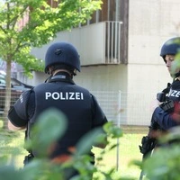 Der Polizeieinsatz in der Dreierschützengasse in Graz ist noch im Gang