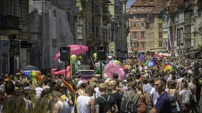 Mindestens 10.000, vielleicht sogar 20.000 Menschen waren am Samstag in der Grazer Innenstadt unterwegs ...