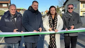 Eröffnung in Premstätten: Gerhard Horn (Geschäftsführer Klöcher Bau), Bürgermeister Matthias Pokorn, Landesrätin Claudia Holzer, Rainer Kienreich (Leiter Baubezirksleitung Steirischer Zentralraum