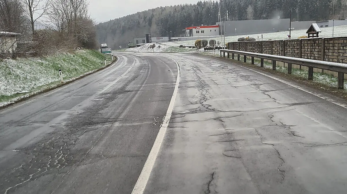 Frostschäden, aber auch der Schwerverkehr haben der B115 auch im Bereich zwischen Hafning und Vordernberg ordentlich zugesetzt