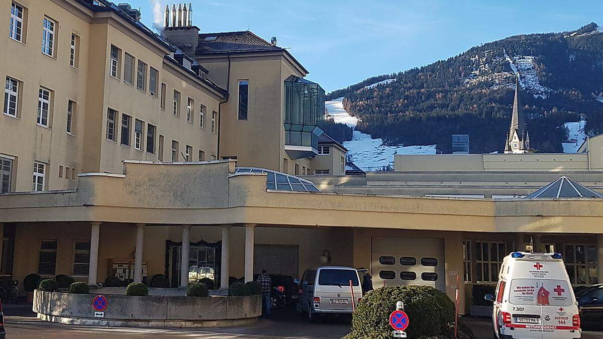 Die Schwerverletzte wurde ins Krankenhaus Lienz eingeliefert