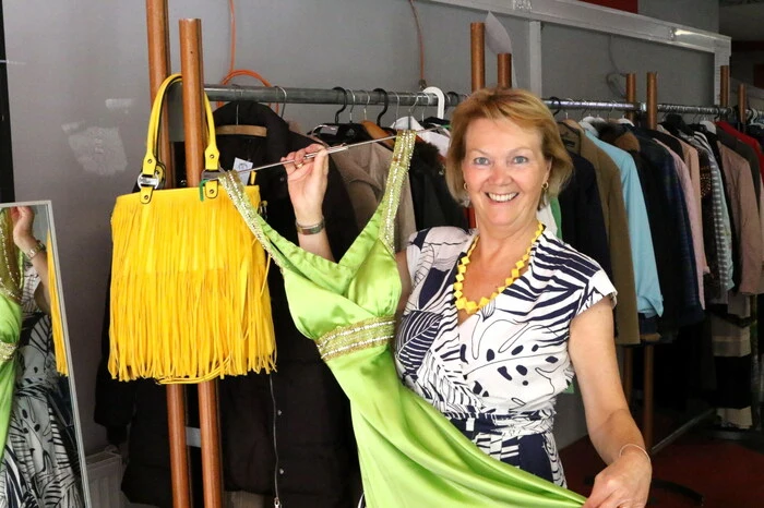 Sichtlich zufrieden mit dem Ansturm der Kauflustigen zeigten sich Soroptimisten-Präsidentin Isolde Sauper (Foto) ... 