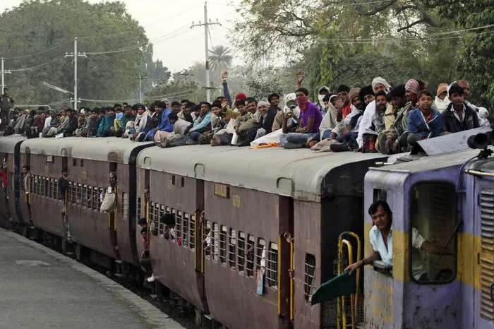 Die Maßnahme gelte für 21 Tage. Wenn dieser Zeitraum nicht respektiert werde, werde das Land um 21 Jahre zurückgeworfen, sagte Premierminister Narendra Modi. Bilder wie diese sollten also bis auf Weiteres der Vergangenheit angehören.