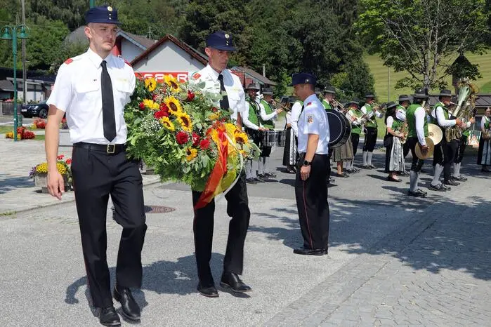 Anschließend fand sie  Kranzniederlegung statt.