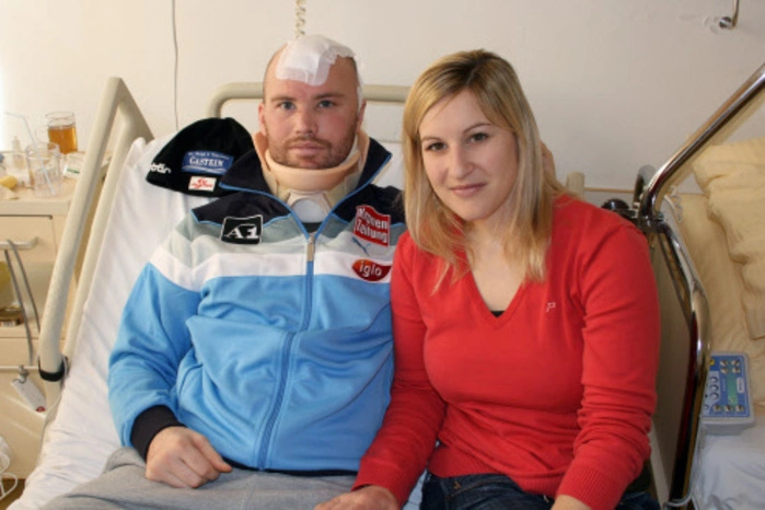 Für Hans Grugger hingegen bedeutete die Mausefalle das Karriereende. Er verlor beim 2011 spektakulären Sprung die Kontrolle, kam schwer zu Sturz und verlor das Bewusstsein. Diagnose: Schweres Schädel-Hirn-Trauma und Lugnenquetschung. Es bestand akute Lebensgefahr. 15 Monate nach dem Sturz, im April 2012, gab er aus gesundheitlichen Gründen das Karriereende bekannt.