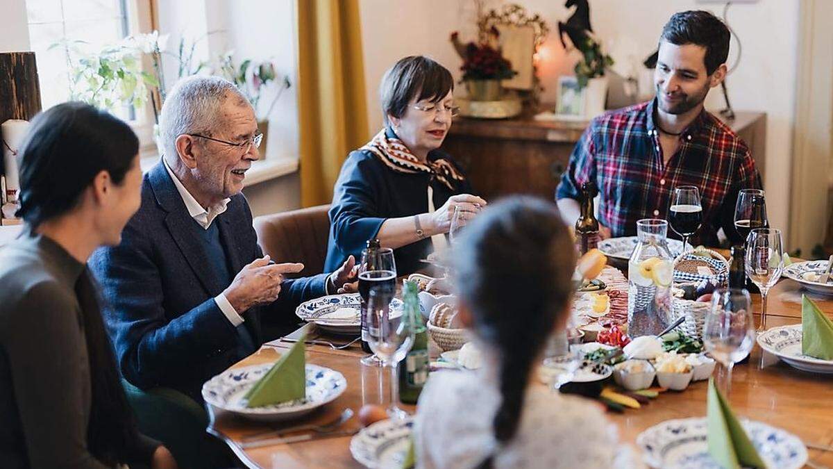 Bundespräsident van der Bellen und seine Frau beim Schlemmen