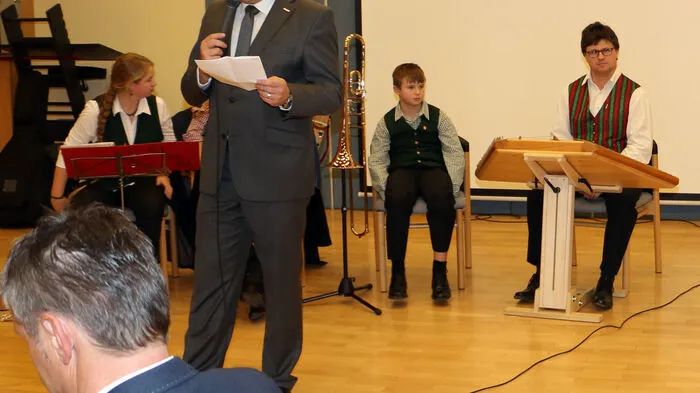 Regionalstellenobmann Norbert Steinwidder begrüßte am 18. Dezember die vielen ehemaligen Gewerbetreibenden im Festsaal der Wirtschaftskammer, die zur Weihnachtsfeier der Gewerbepensionisten gekommen waren.