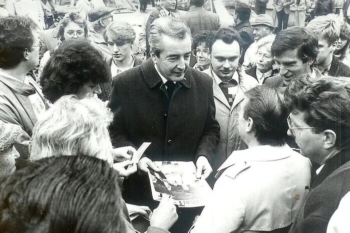 1986 setzte Alois Mock als ÖVP-Chef Kurt Waldheim gegen alle Angriffe als Bundespräsidenten durch. Die Umfragen für die Nationalratswahl gaben der ÖVP  zunächst gute Chancen, Nummer Eins zu werden, mit Mock als Kanzler.