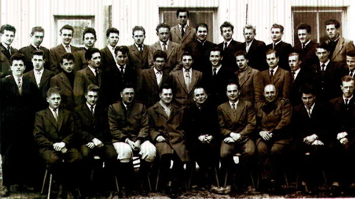Jahrgang 1957/58 des Goldbrunnhofes. Zum Treffen nach 50 Jahren gab es ein Mundart-Gedicht
