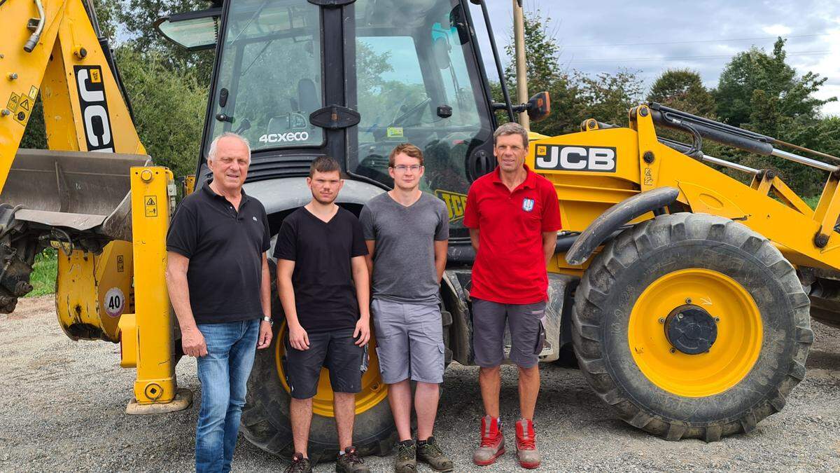 Heimschuhs Bürgermeister Alfred Lenz mit den Helfern Mario Lampl und David Hubmann sowie Wirtschaftshof-Mitarbeiter Raimund Pronegg