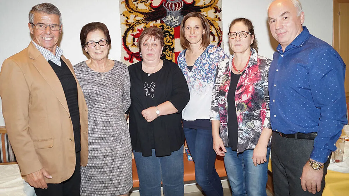 Mit Ferdinand Kendi (links) trat der gesamte alte Vorstand des Schwimmvereins Spittal zurück.