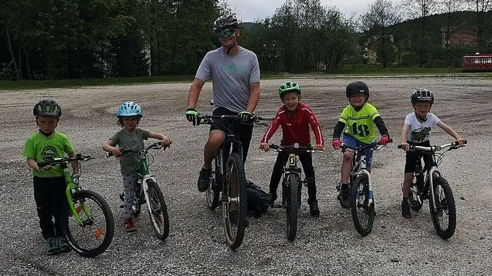 Obmann Christian Koller mit den jüngsten Bikern