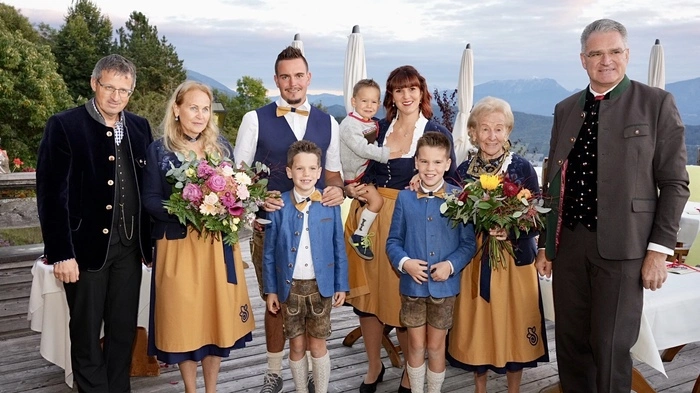 Bürgermeister Alexander Thoma und Vizebürgermeister Albert Burgstaller stellten sich als Gratulanten beim Familienbetrieb Baumann und Obweger ein.