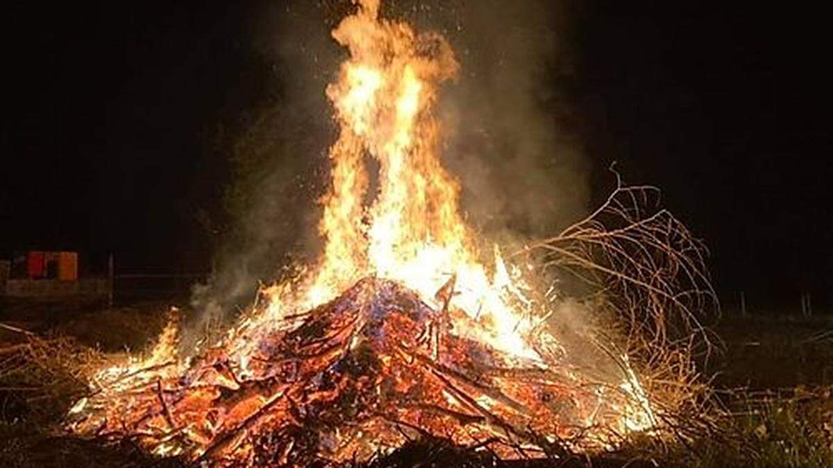 Der &quot;Osterhaufen&quot; stand in Vollbrand