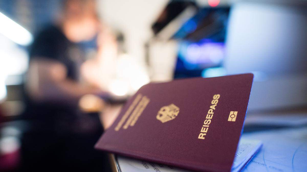 Nach fünf Jahren Aufenhalt kann der deutsche Pass beantragt werden.