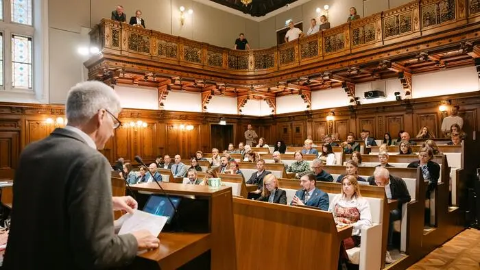 Finanzstadtrat Manfred Eber (KPÖ) bei der Sitzung des Grazer Gemeinderates