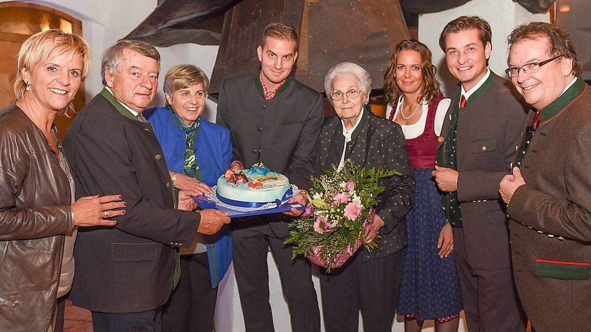 ORF-Landesdirektorin Karin Bernhard, Josef, Gitta, Michael, Gertrude, Denise und Josef Bogensperger junior sowie Arnulf Prasch