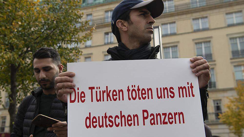 Demo in Berlin: Deutschland schränkte die Waffenexporte erst jetzt ein