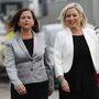 Mary Lou McDonald (links) und Michelle O'Neill 