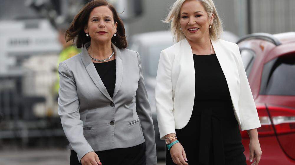 Mary Lou McDonald (links) und Michelle O'Neill 
