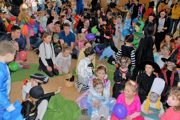 Rund 200 Kinder waren beim Faschingsfest im Dorfhof vertreten.