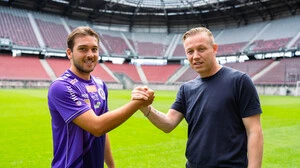 Neunter Sommertransfer Leo Vielgut mit Sportdirektor Mario Brkljaca
